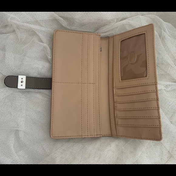 Guess Wallet - Picture 2 of 2